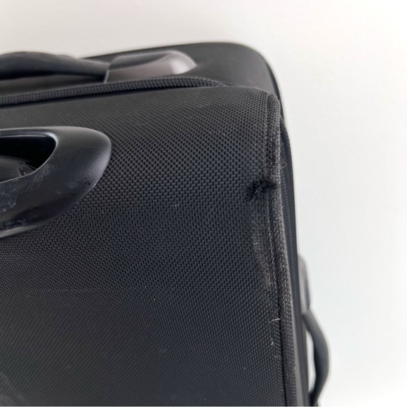 TUMI BLK UPRIGHT ROLLING EXPANDABLE +GARMENT SLEEVE #22034D4-CARRYON - Picture 8 of 16